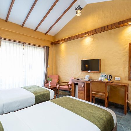 Bar Peepal Resort Pokhara Exterior foto Deluxe Room