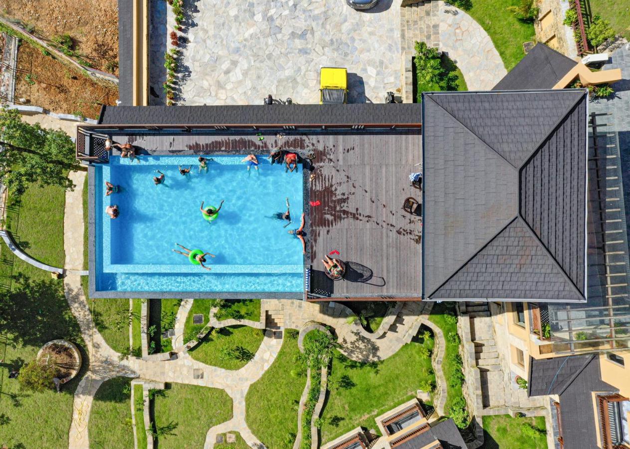 Bar Peepal Resort Pokhara Exterior foto Aerial view of the pool