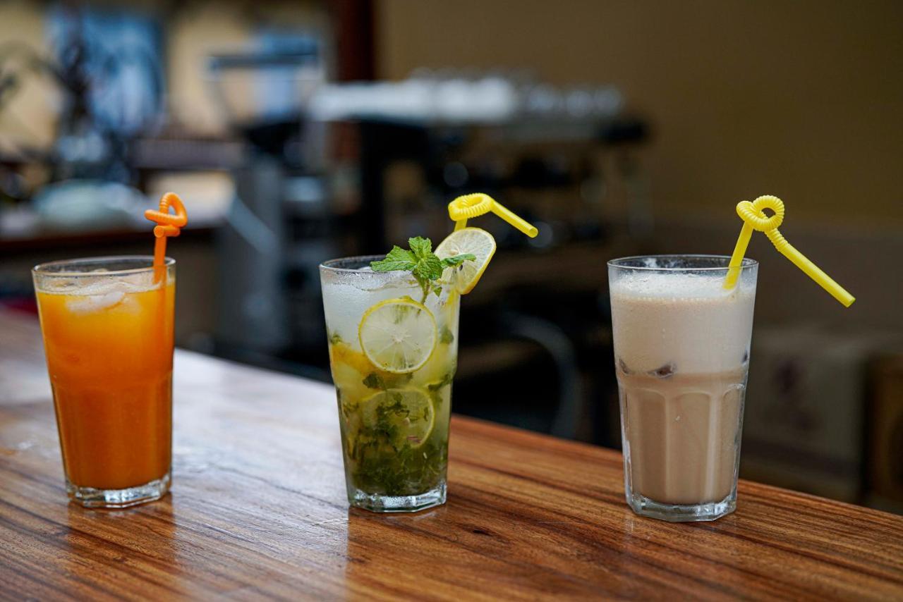 Bar Peepal Resort Pokhara Exterior foto A selection of Vietnamese drinks