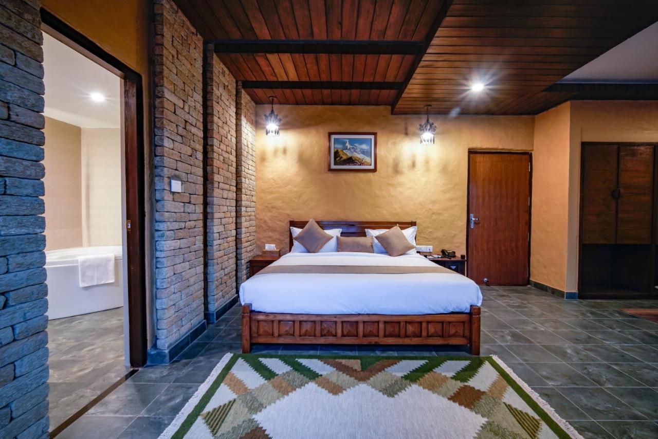Bar Peepal Resort Pokhara Exterior foto Deluxe Suite