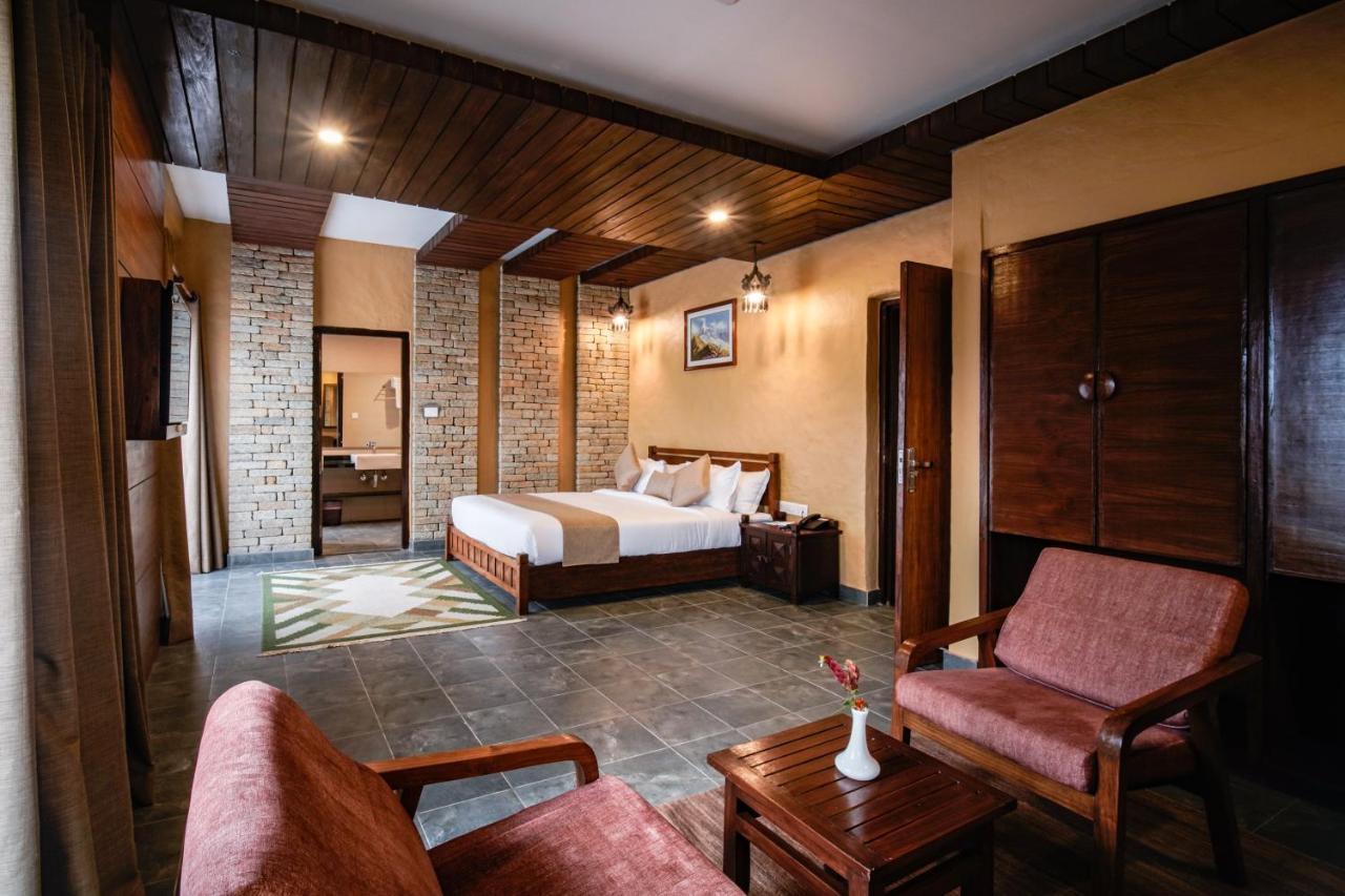 Bar Peepal Resort Pokhara Exterior foto A room at the resort