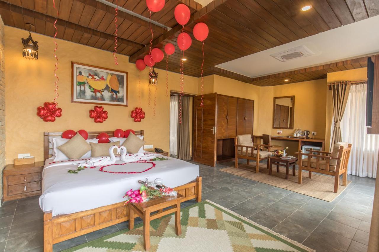 Bar Peepal Resort Pokhara Exterior foto A room at the resort