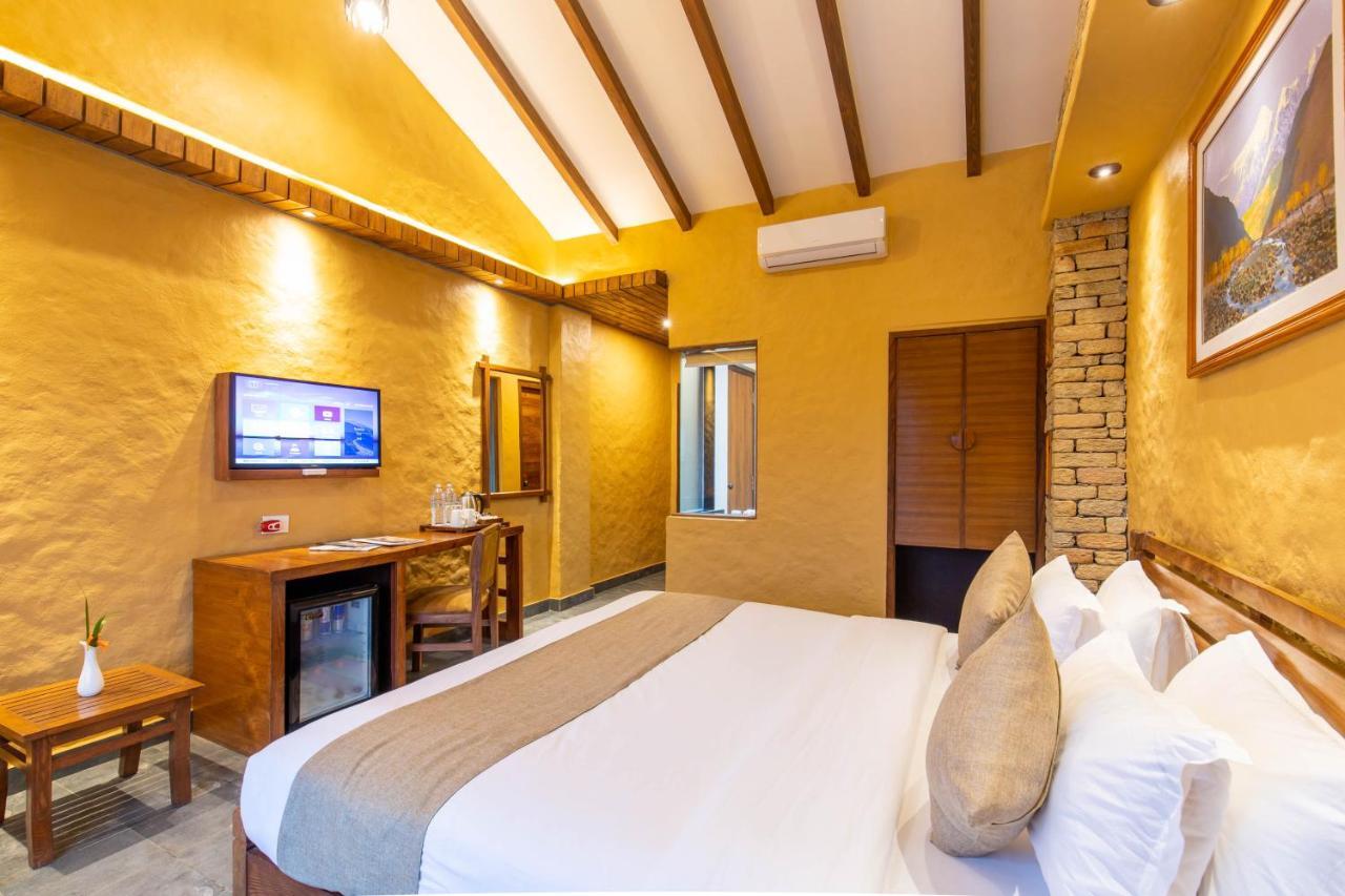 Bar Peepal Resort Pokhara Exterior foto Deluxe Room