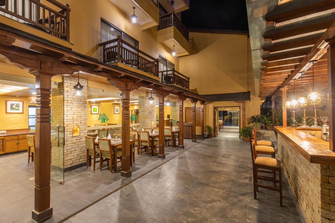 Bar Peepal Resort Pokhara Exterior foto The interior of the hotel