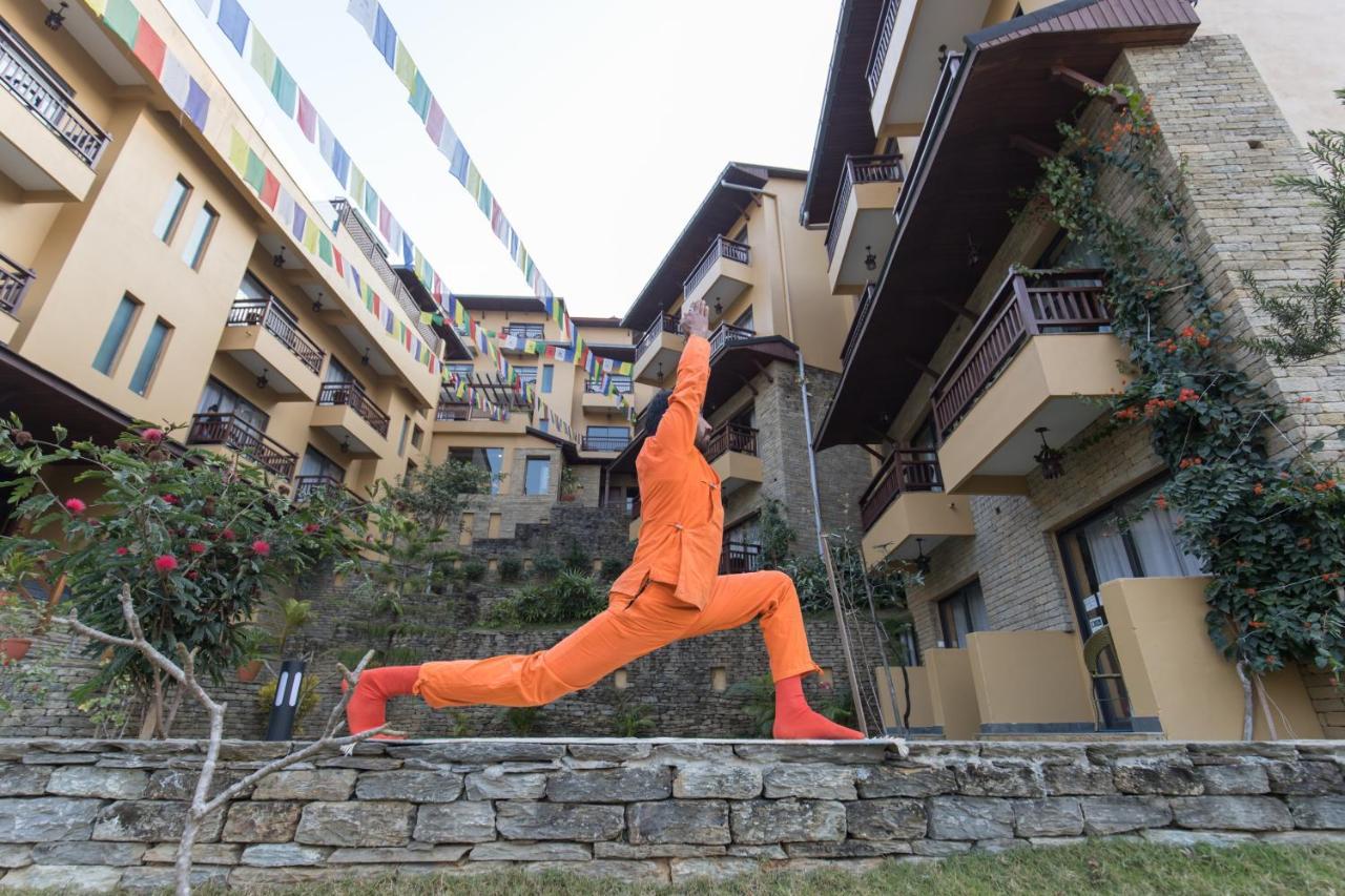 Bar Peepal Resort Pokhara Exterior foto A student of the Drepung Loseling Nunnery, practicing yoga.