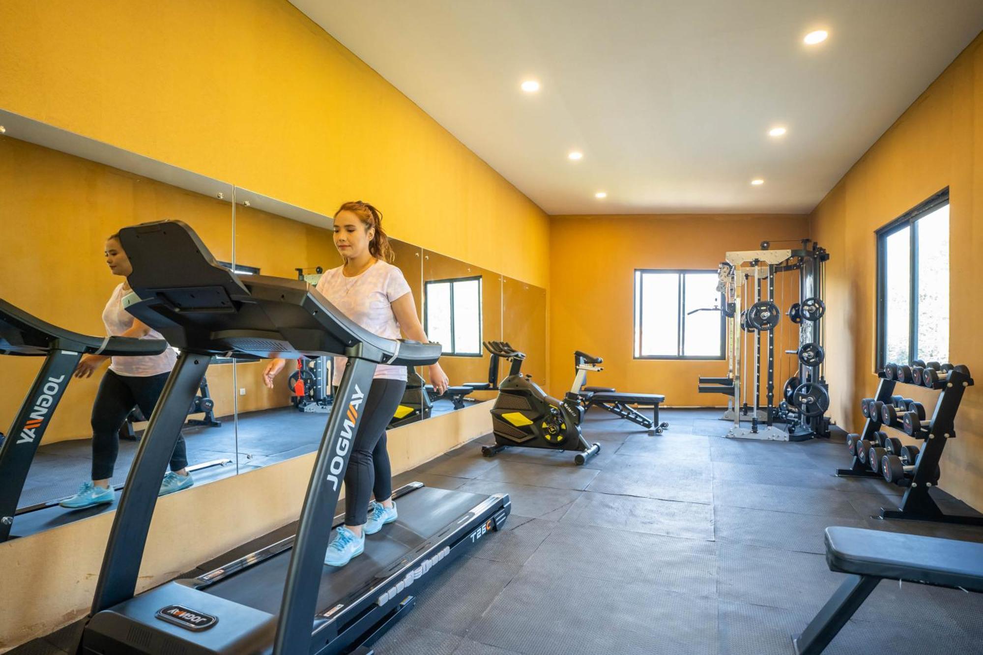 Bar Peepal Resort Pokhara Exterior foto The gym at the University of Rwanda